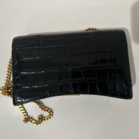 BALENCIAGA
Hourglass Shiny Mock-Croc Chain Wallet - Picture 5 of 11